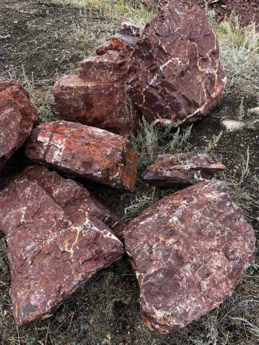 Ландшафтные глыбы красно-фиолетовые 200-1000 килограмм купить в Магадане