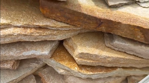 Плитняк златолит жёлтый золотистый для отмостки купить в Магадане