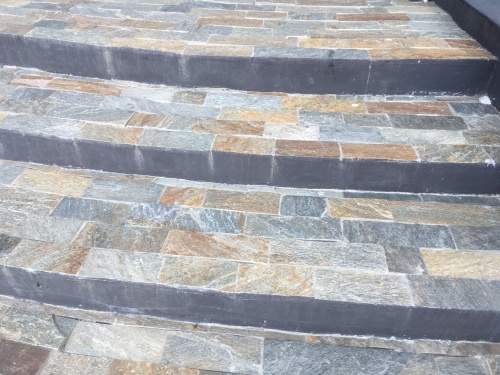 Плитка из Златолита Уральского для лестницы купить в Магадане