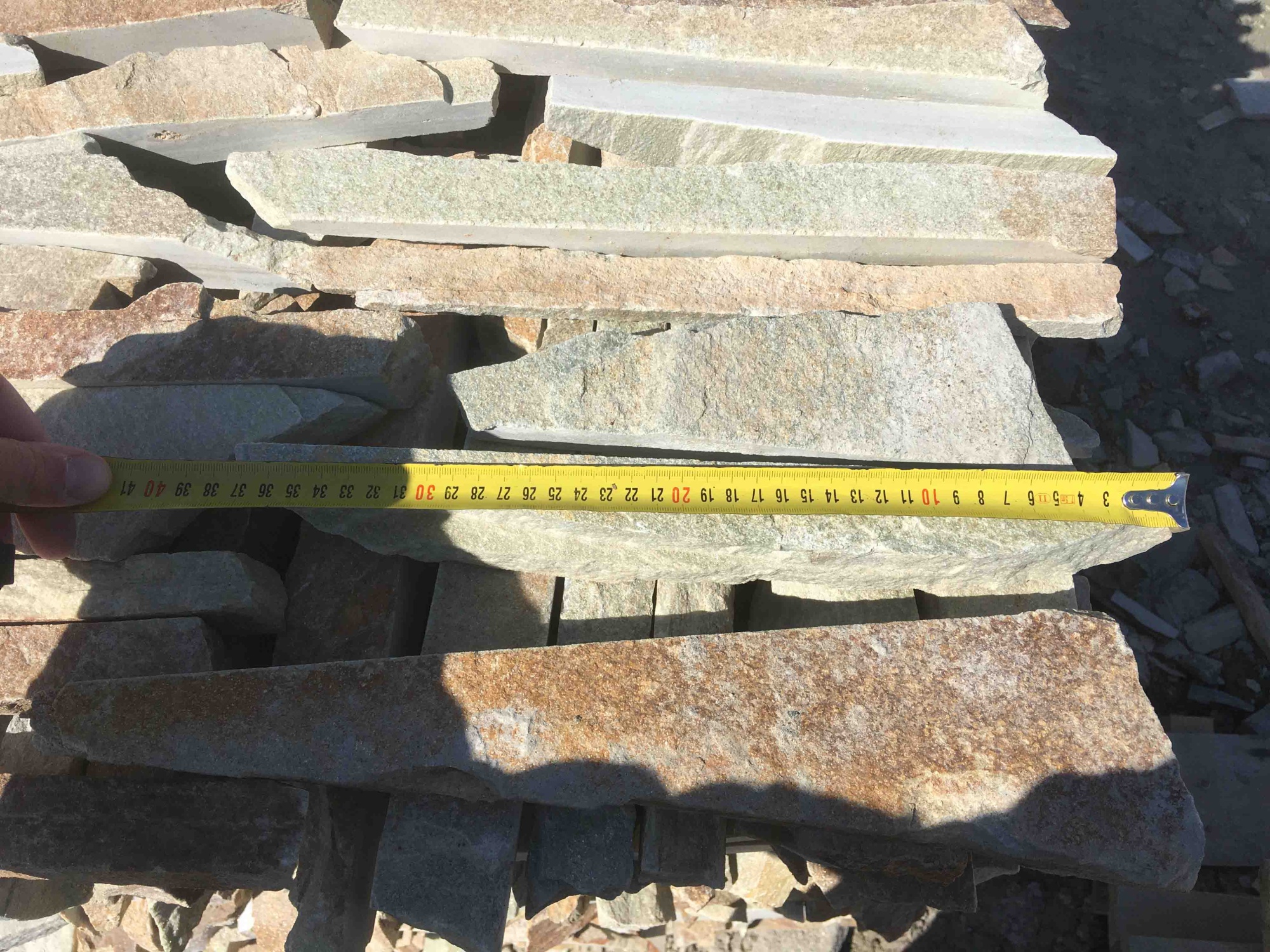 Горбушка златолит золотистый для облицовки купить в Магадане