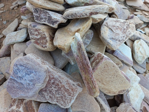 Златолит жёлтый, жёлто-зелёный глыбки и валуны для ланшафтного дизайна купить в Магадане