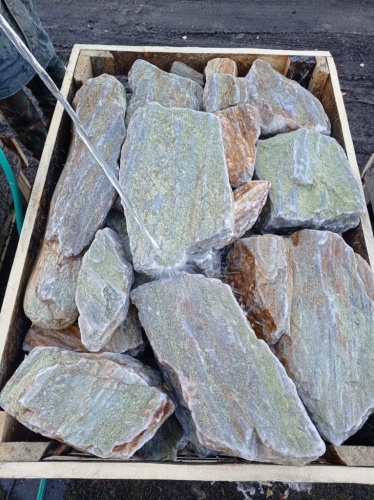 Златолит жёлтый, жёлто-зелёный глыбки и валуны для ланшафтного дизайна купить в Магадане