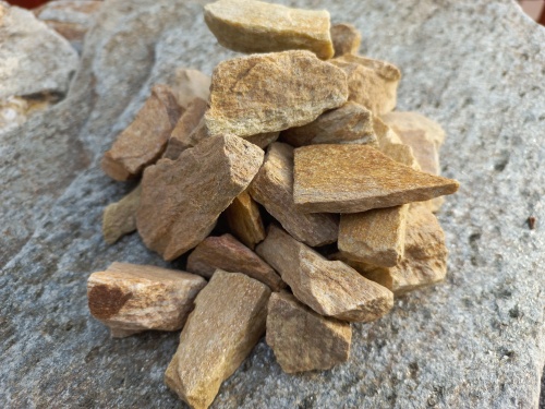 Златолит жёлтый декоративная каменная крошка купить в Магадане