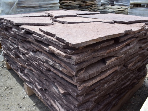 Плитняк лемезит бордовый для облицовки цоколя 20-25 мм  купить в Магадане