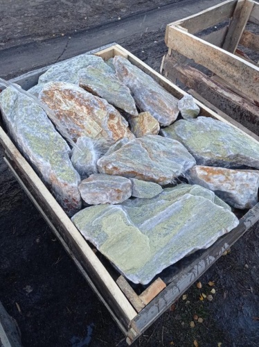 Златолит жёлтый, жёлто-зелёный глыбки и валуны для ланшафтного дизайна купить в Магадане