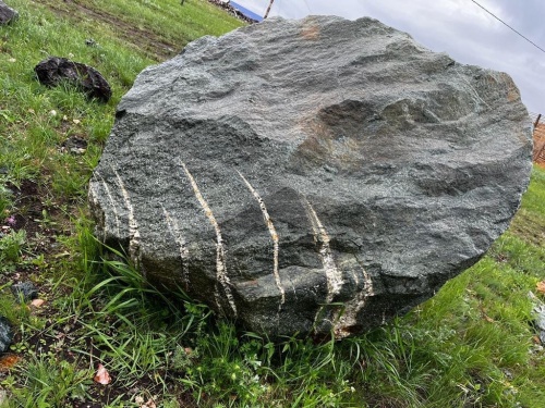 Гигантские зелёные валуны для ландшафтного дизайна весом более 5 тонн купить в Магадане