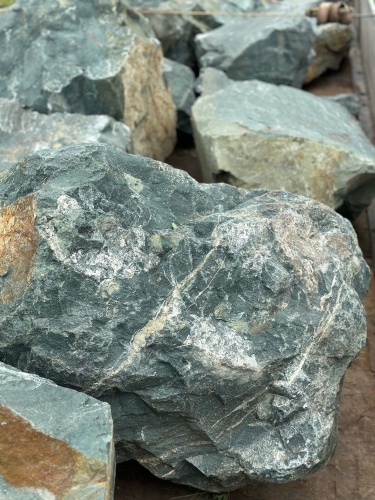 Камни для ландшафтного дизайна зелёные 10-60 килограмм купить в Магадане