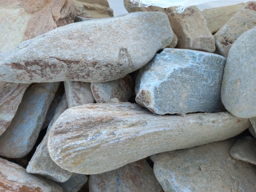 Златолит жёлтый, жёлто-зелёный глыбки и валуны для ланшафтного дизайна купить в Магадане