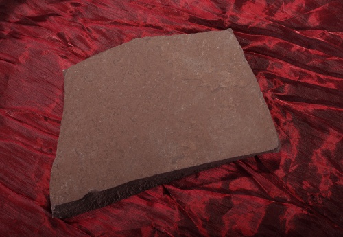 Плитняк лемезит бордовый для цоколя 1,5-2 см купить в Магадане