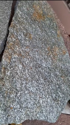 Плитняк златолит серебристый для цоколя, отмостки купить в Магадане