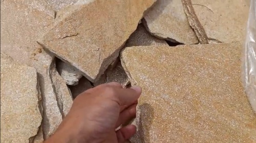 Плитняк златолит жёлтый золотистый для отмостки купить в Магадане