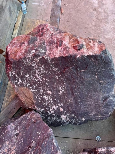 Камни для ландшафтного дизайна красно-фиолетовые 10-60 килограмм купить в Магадане