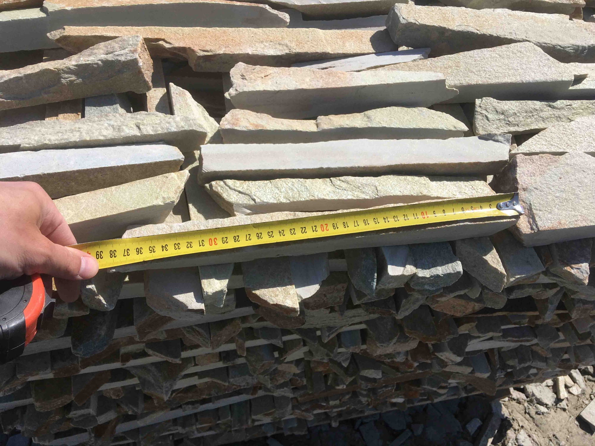 Горбушка златолит золотистый для облицовки купить в Магадане