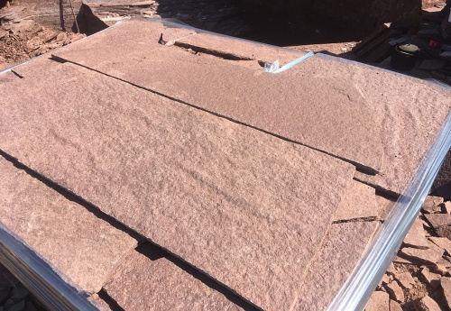 Плитняк лемезит бордовый для цоколя 1,5-2 см купить в Магадане