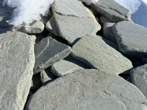 Плитняк златолит зелёный галтованный для фасада купить в Магадане