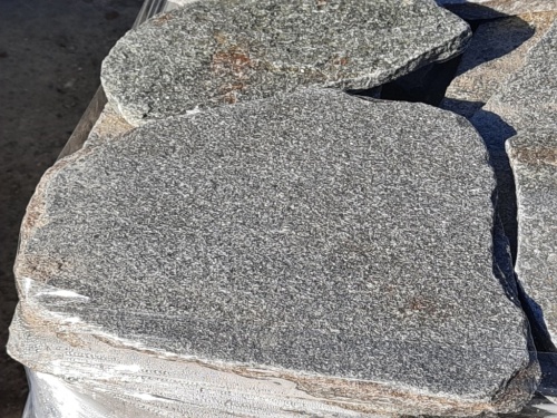 Златолит серебристый галтованный для лестниц купить в Магадане