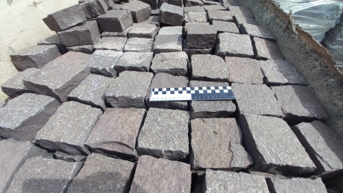 Лемезит колотая брусчатка 10 * 10 см. для парковки купить в Магадане