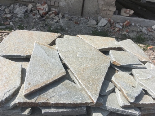 Златолит серебристый галтованный для лестниц купить в Магадане